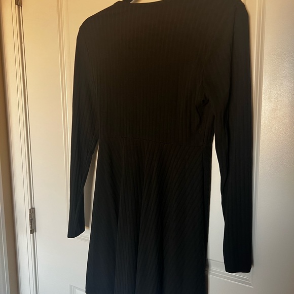 H&M - Black Longsleeve Dress - Picture 3 of 3